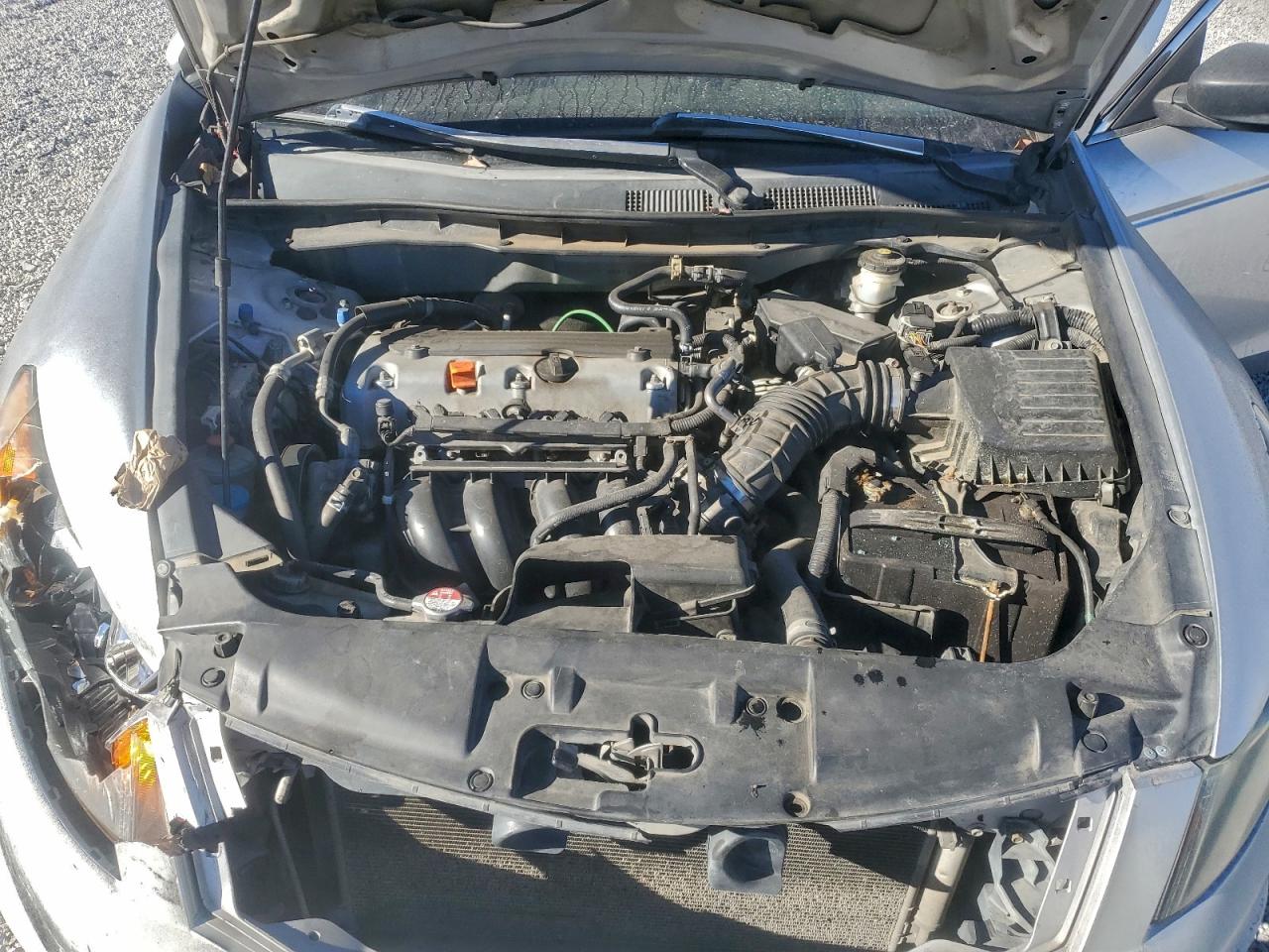 2010 HONDA ACCORD LX photo 11