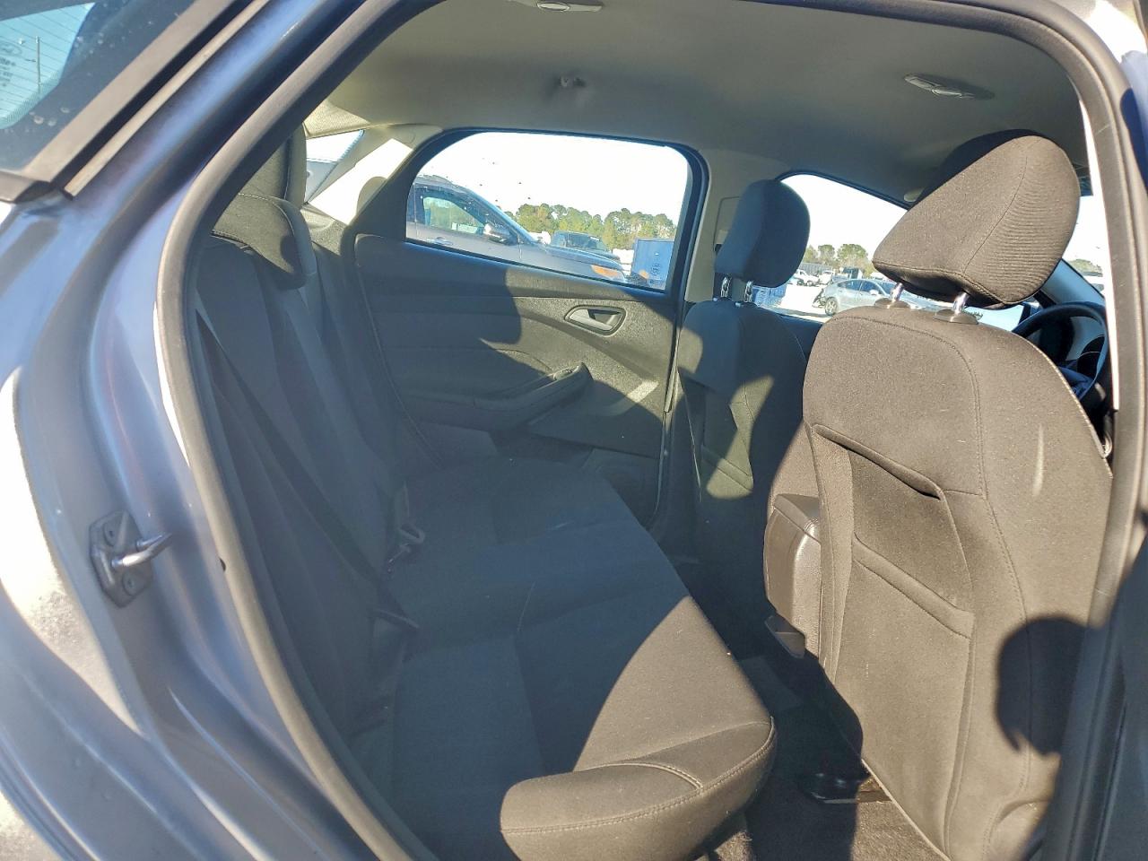 2017 FORD FOCUS SE photo 10