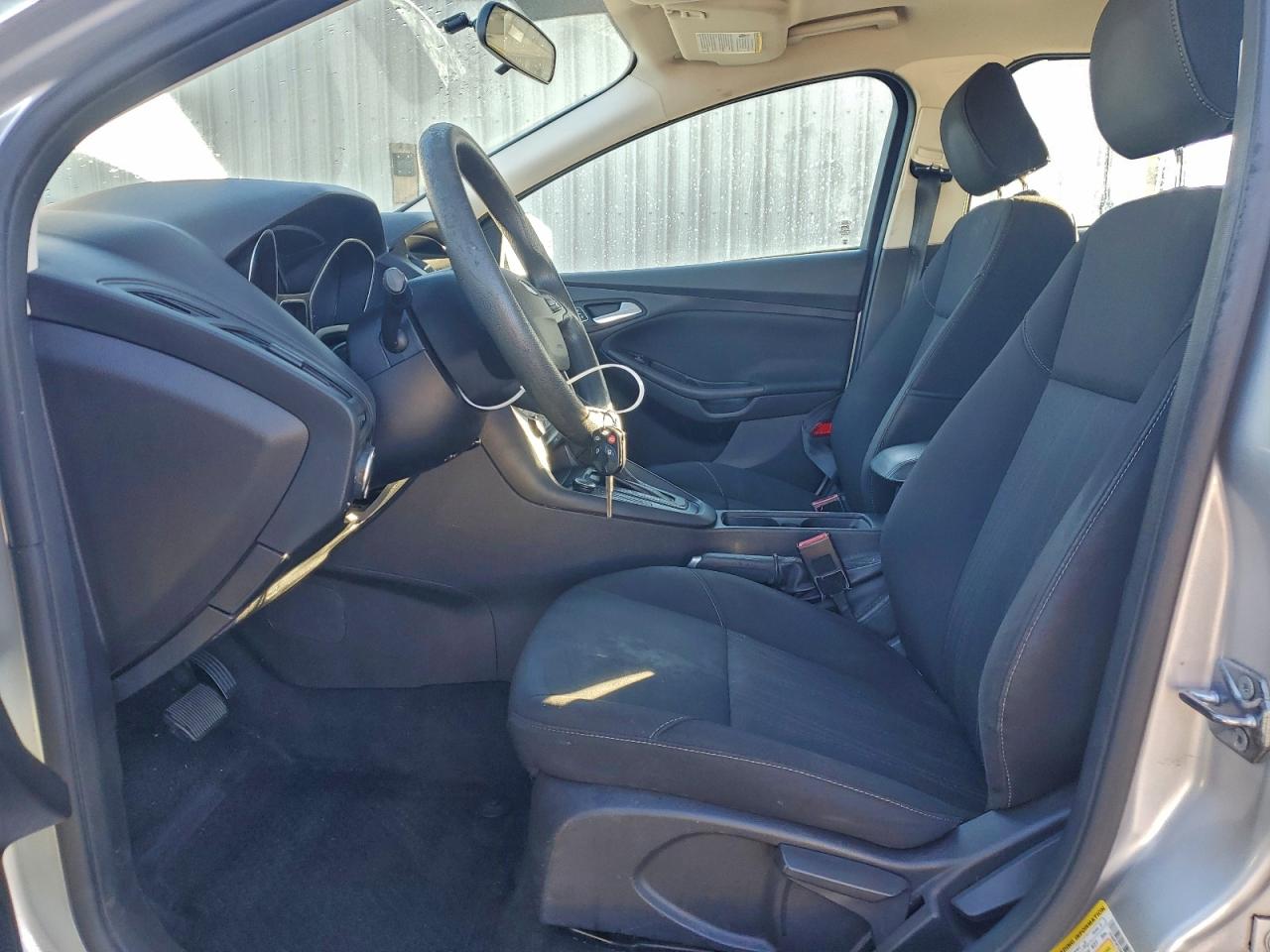 2017 FORD FOCUS SE photo 7