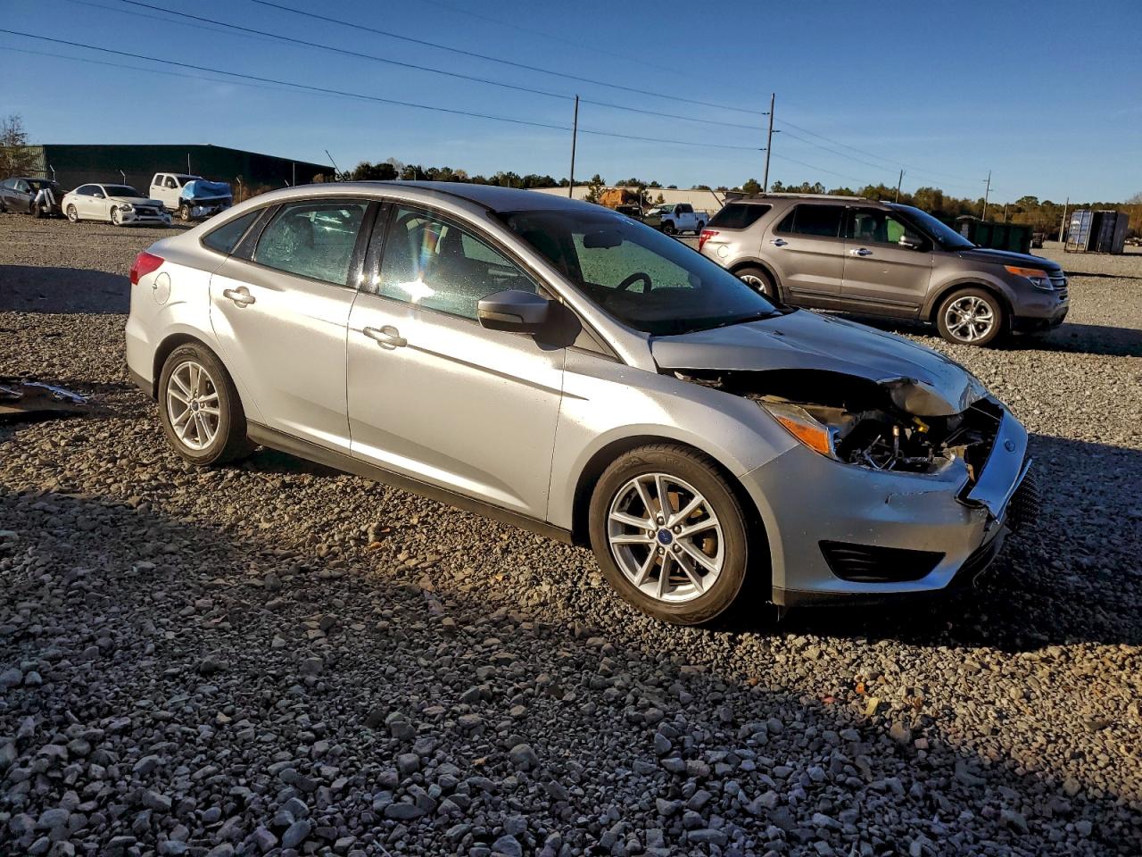 2017 FORD FOCUS SE photo 4