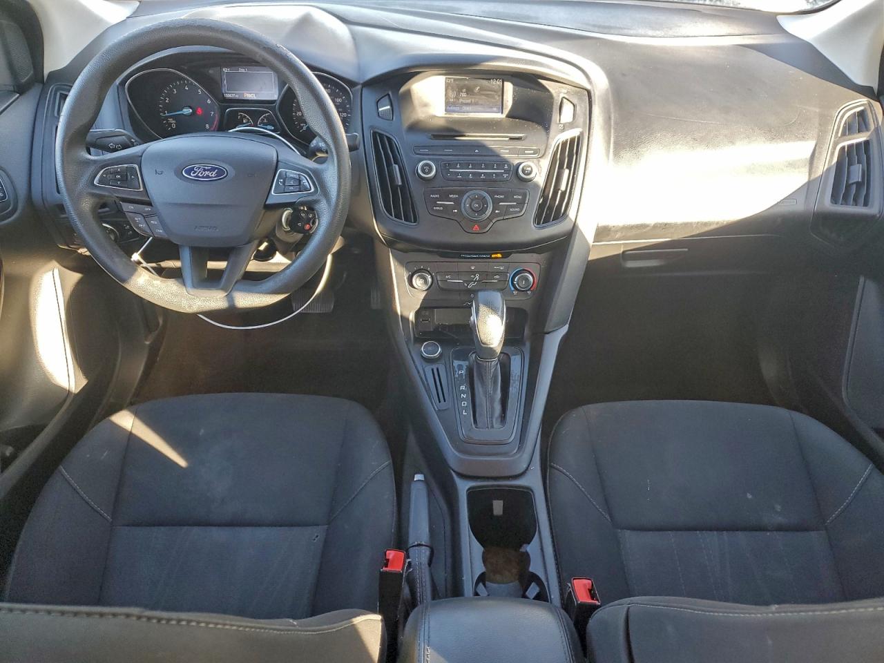 2017 FORD FOCUS SE photo 8