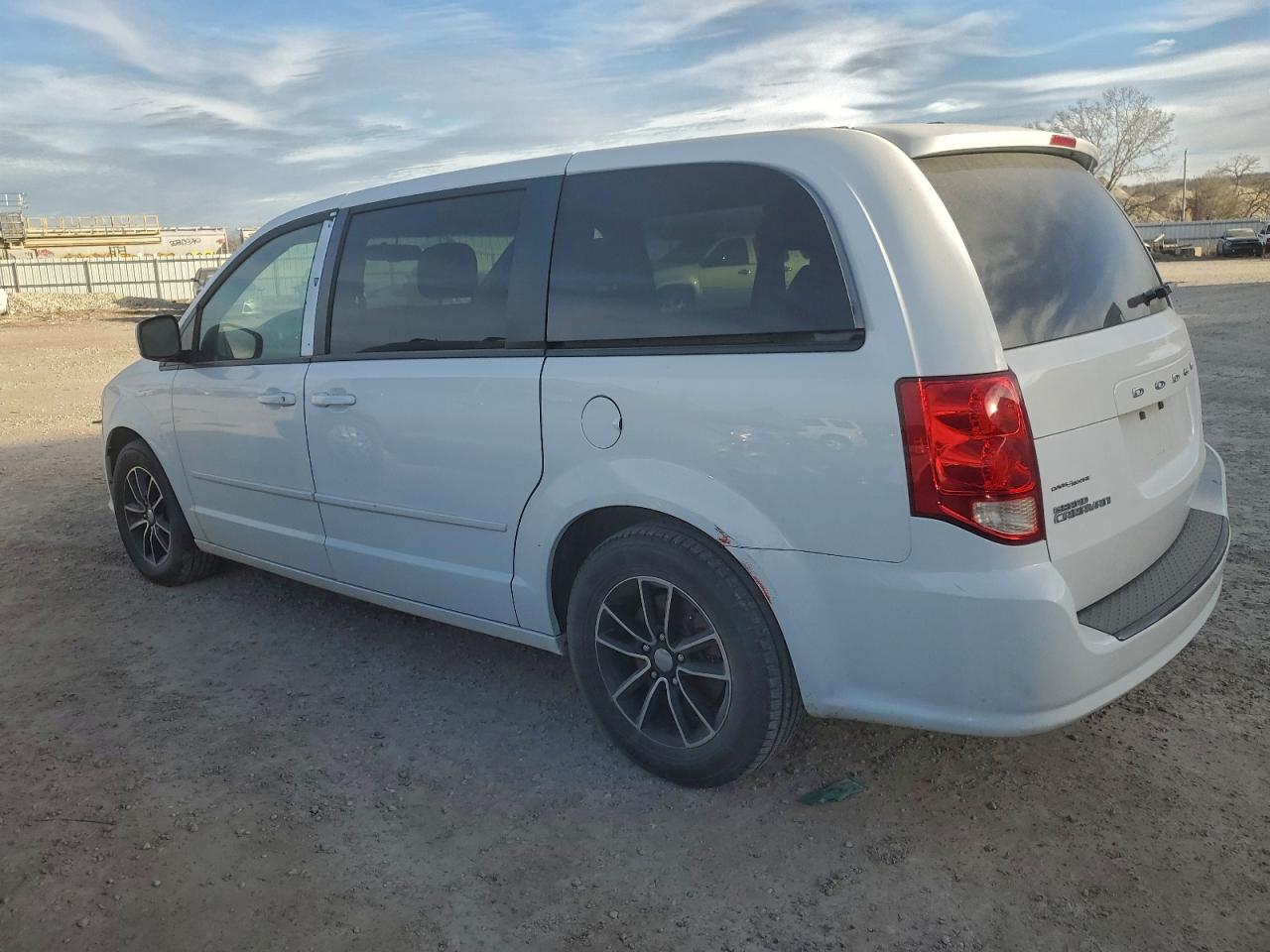 2015 DODGE GRAND CARAVAN SE photo 4