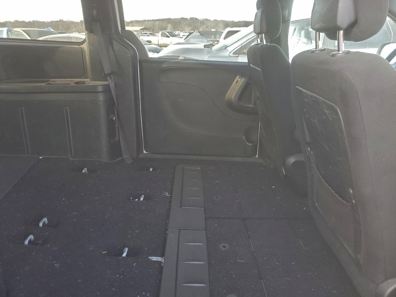 2015 DODGE GRAND CARAVAN SE photo 31