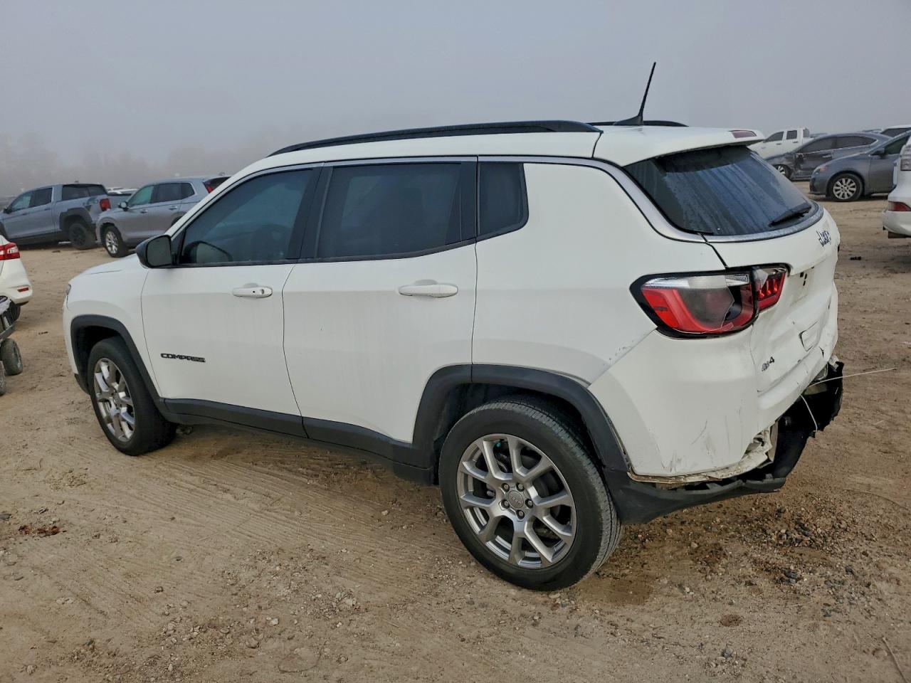 2022 JEEP COMPASS LATITUDE LUX photo 3