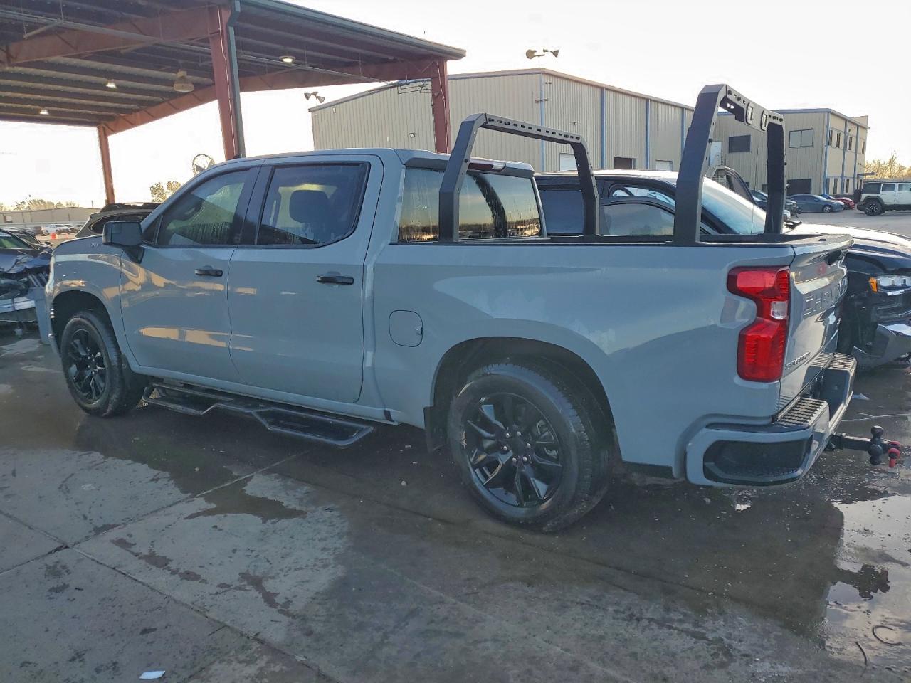 2024 CHEVROLET SILVERADO C1500 CUSTOM photo 2