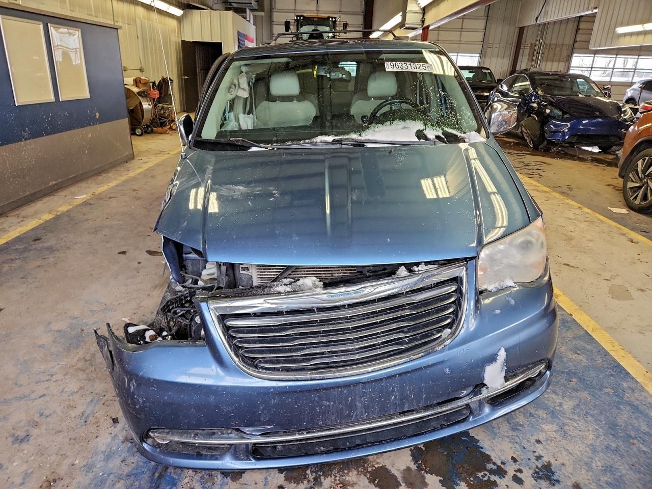 2012 CHRYSLER TOWN & COUNTRY LIMITED photo 13