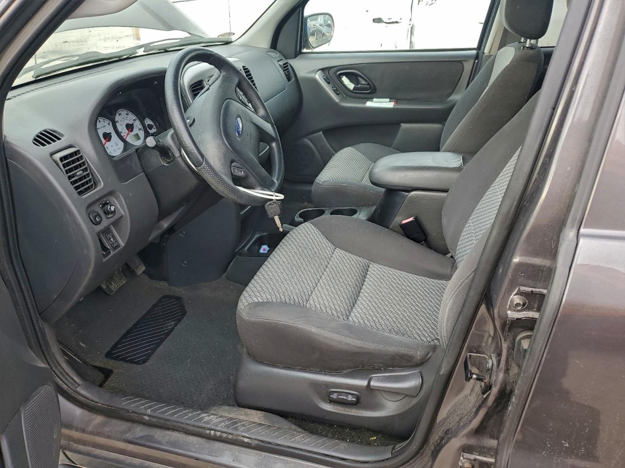 2004 FORD ESCAPE XLT photo 13