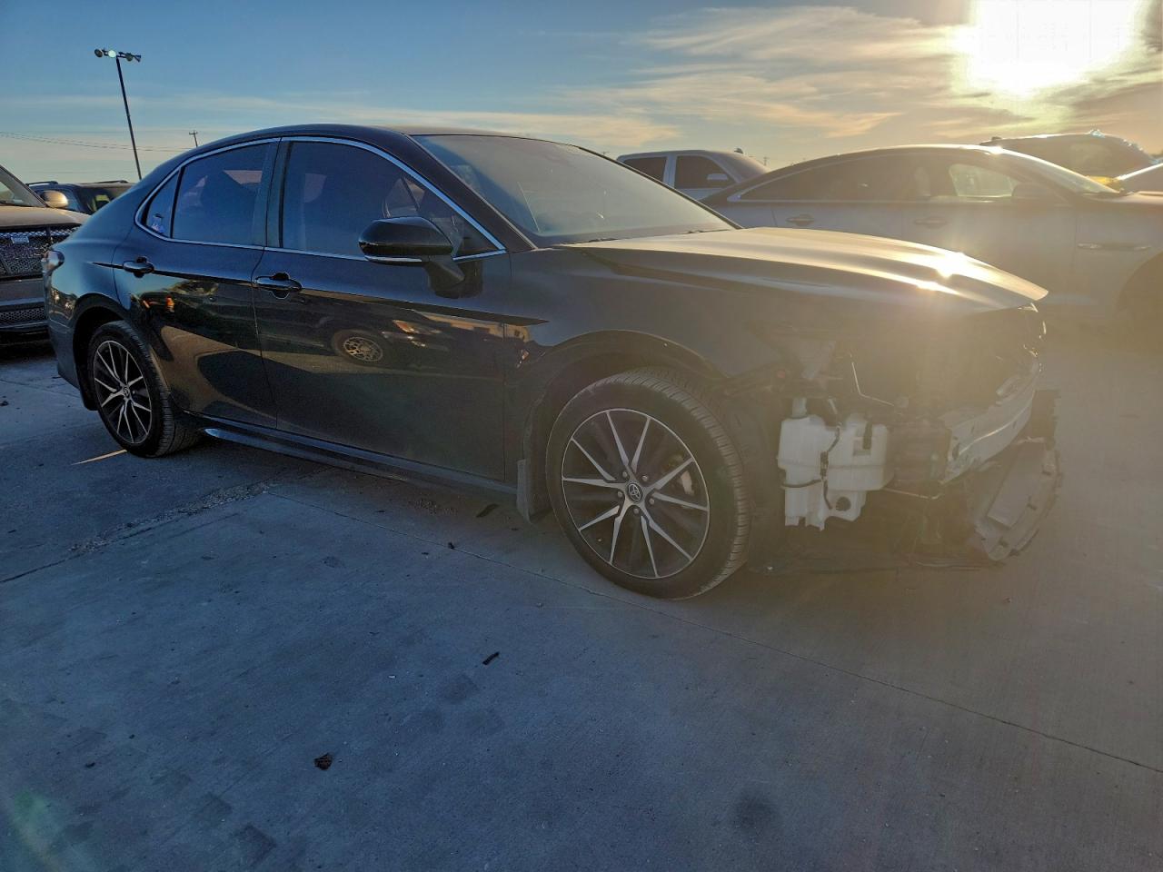 2021 TOYOTA CAMRY SE photo 4