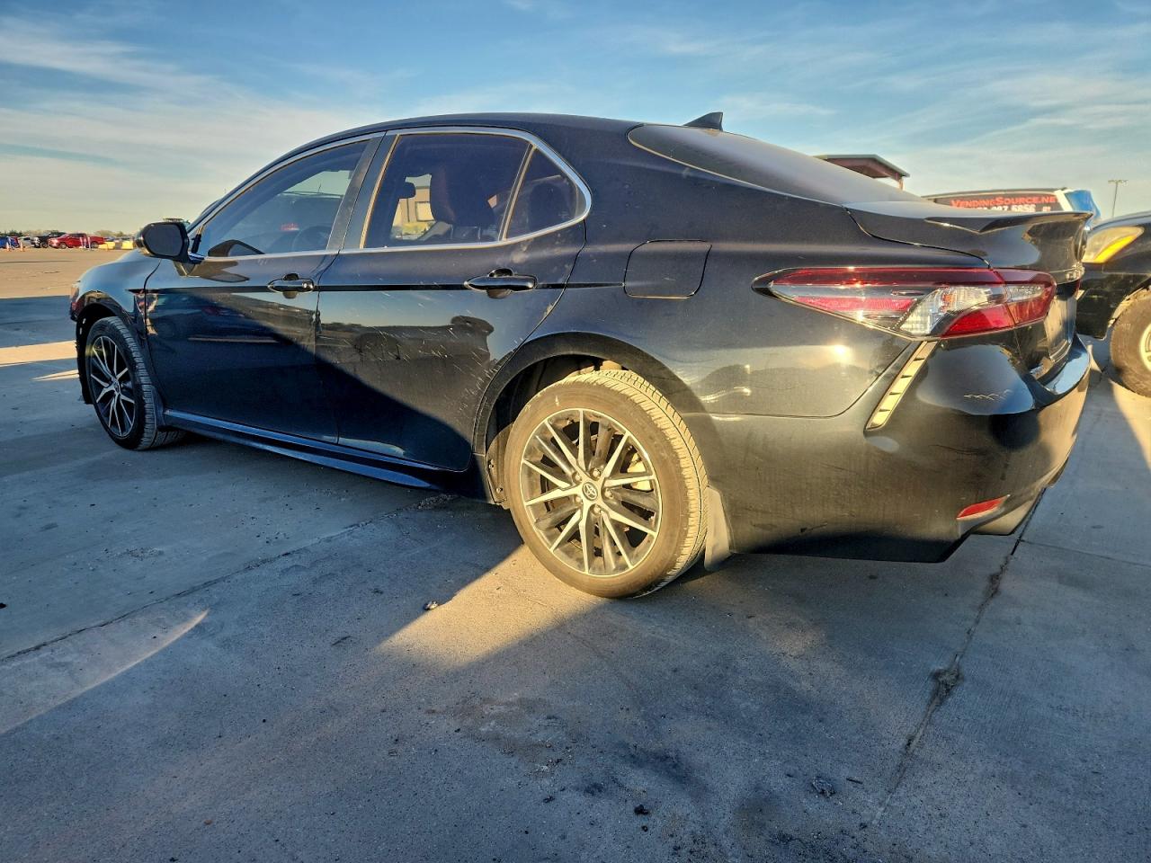 2021 TOYOTA CAMRY SE photo 2