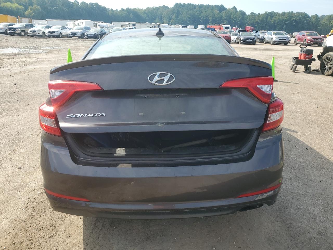 2017 HYUNDAI SONATA SE photo 6