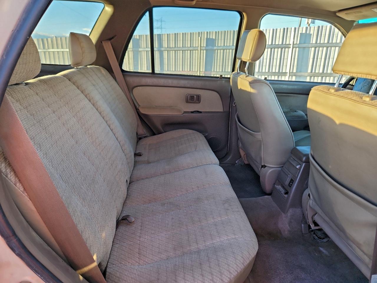 1997 TOYOTA 4RUNNER SR5 photo 11