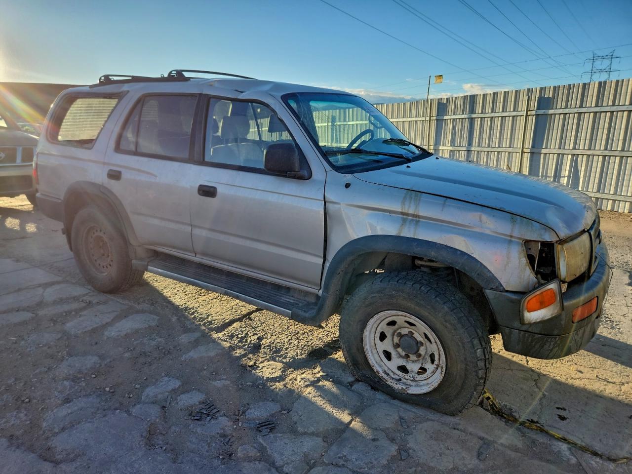 1997 TOYOTA 4RUNNER SR5 photo 4