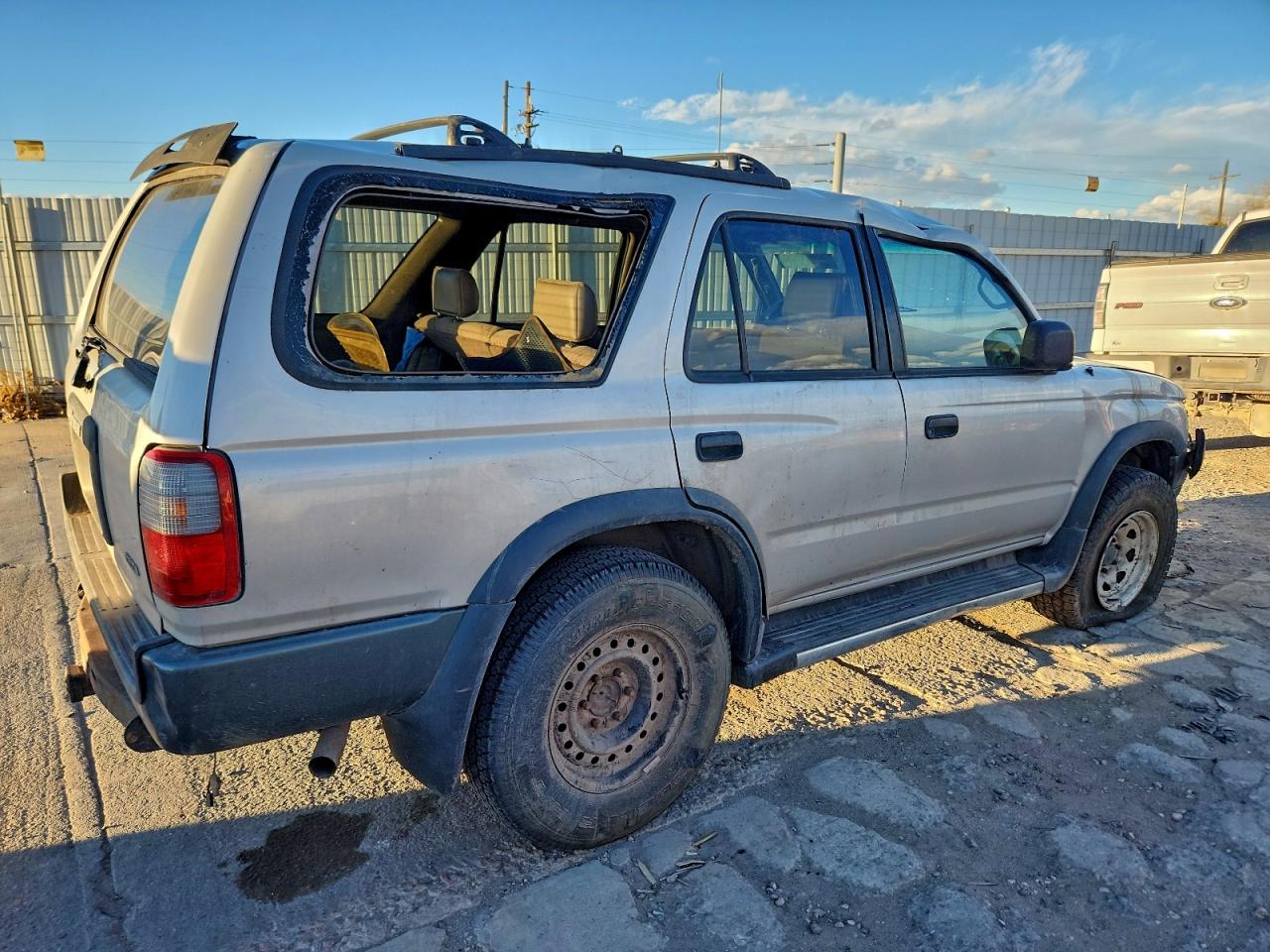 1997 TOYOTA 4RUNNER SR5 photo 3