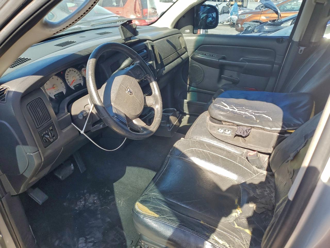 2004 DODGE RAM 1500 ST photo 8