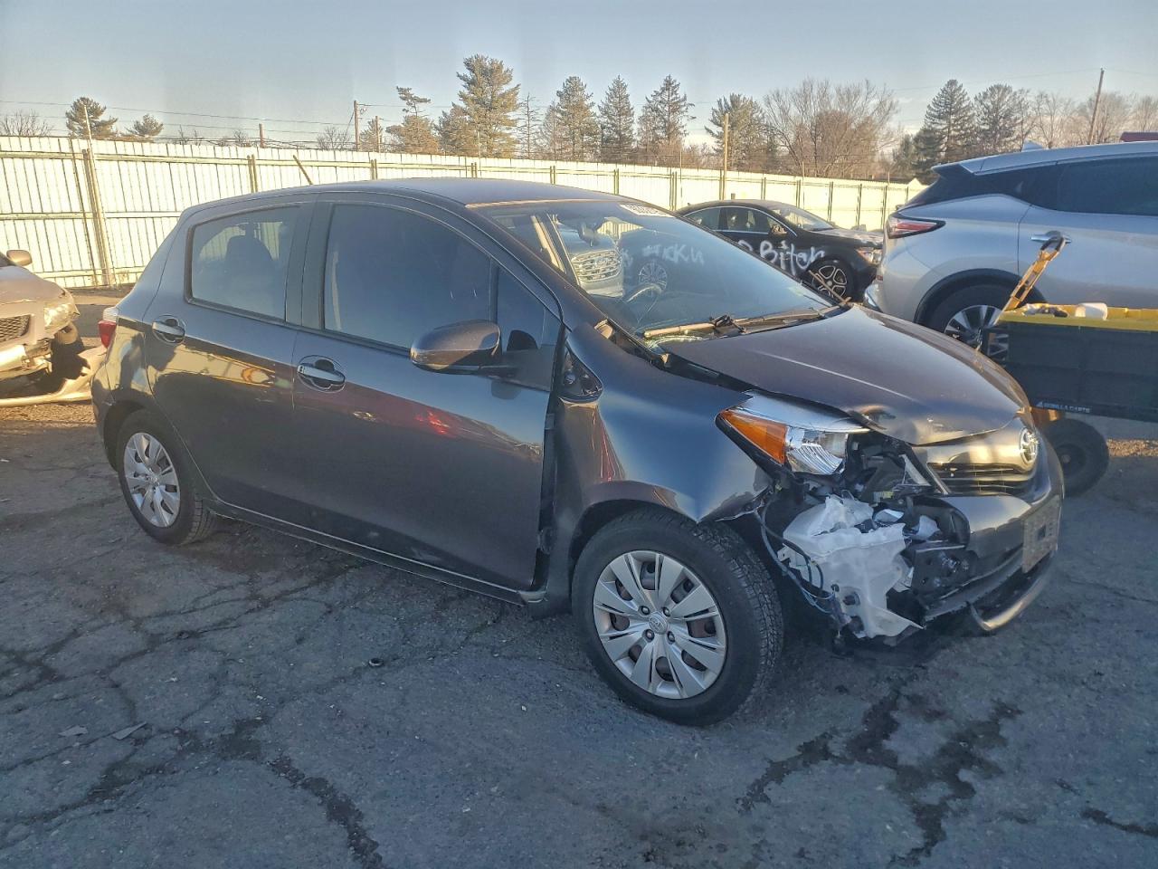 2014 TOYOTA YARIS photo 4