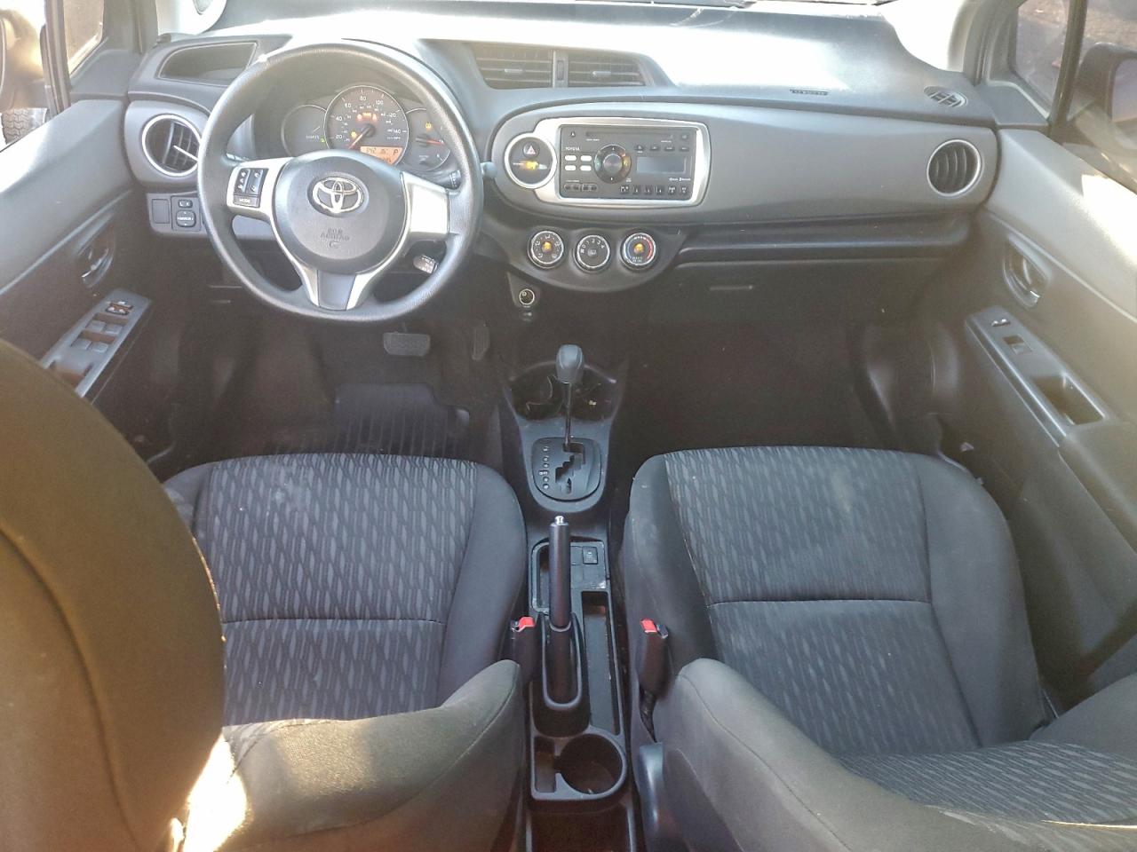 2014 TOYOTA YARIS photo 8