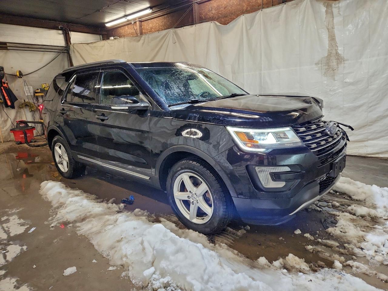 2017 FORD EXPLORER XLT photo 4