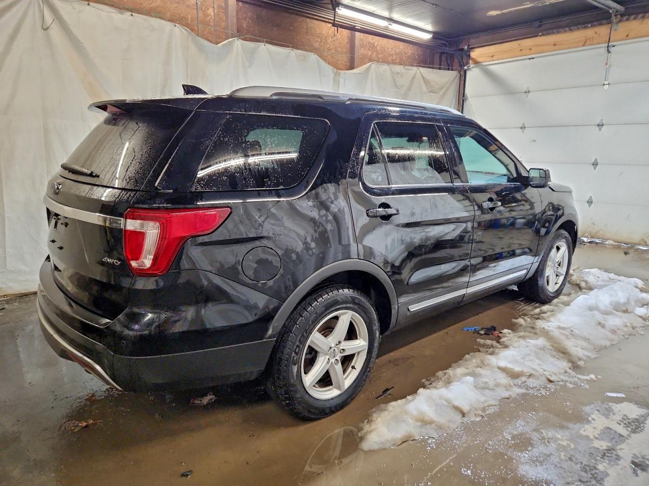 2017 FORD EXPLORER XLT photo 3