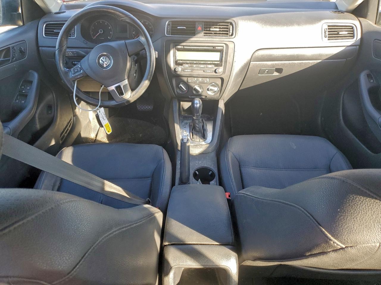 2011 VOLKSWAGEN JETTA SE photo 22