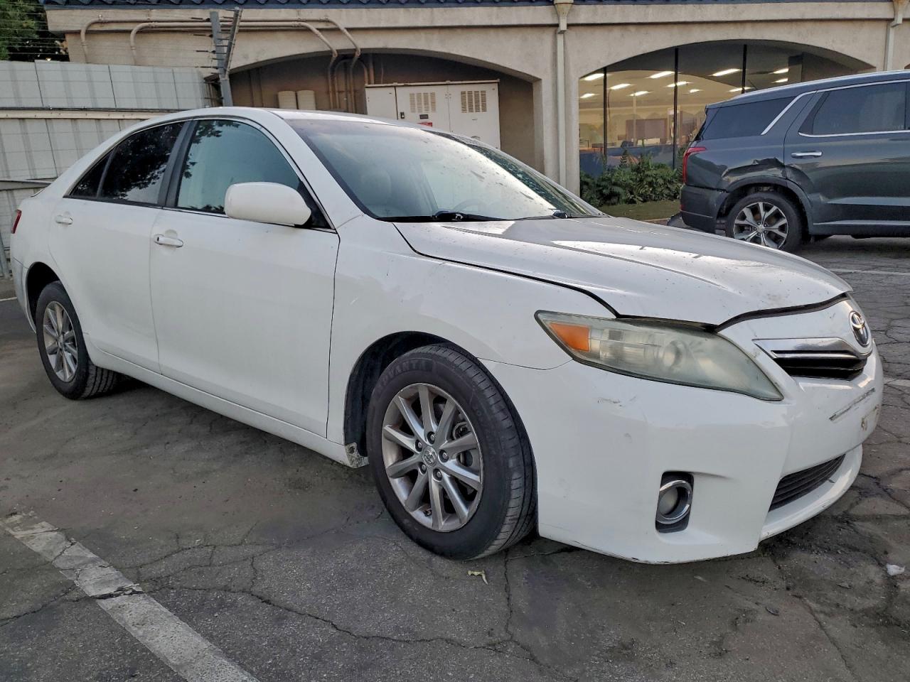 2011 TOYOTA CAMRY HYBRID photo 4