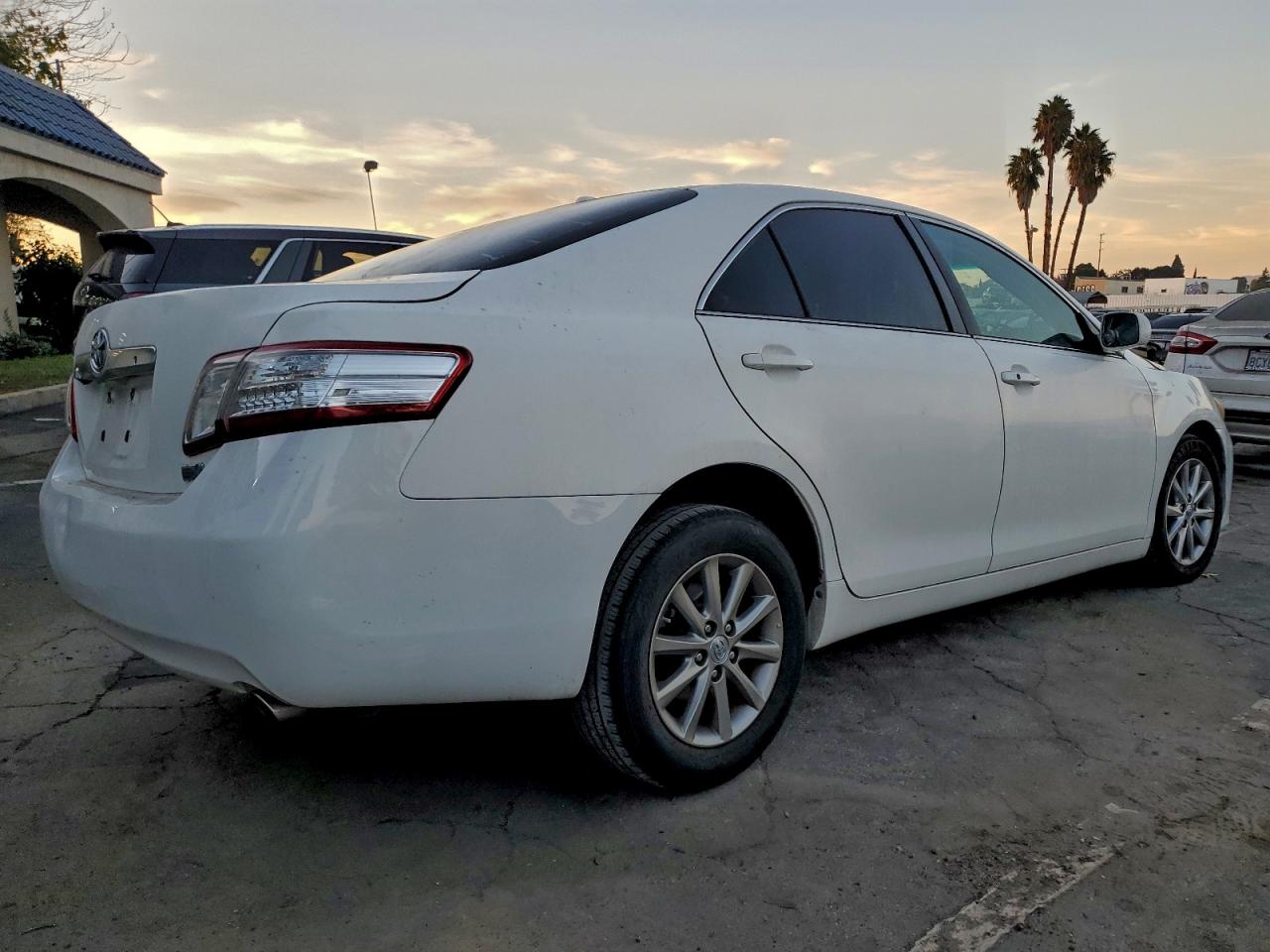 2011 TOYOTA CAMRY HYBRID photo 3