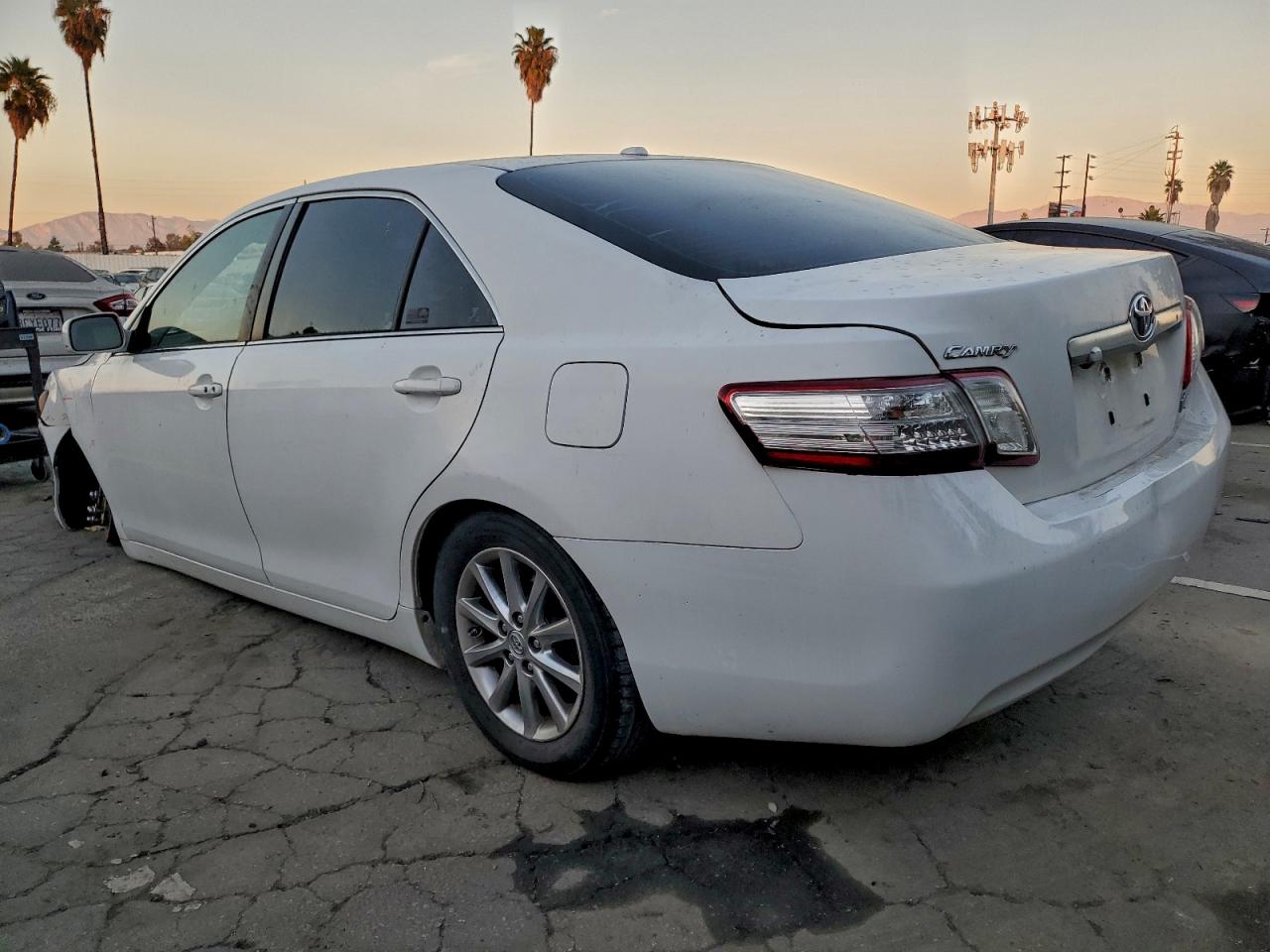 2011 TOYOTA CAMRY HYBRID photo 2