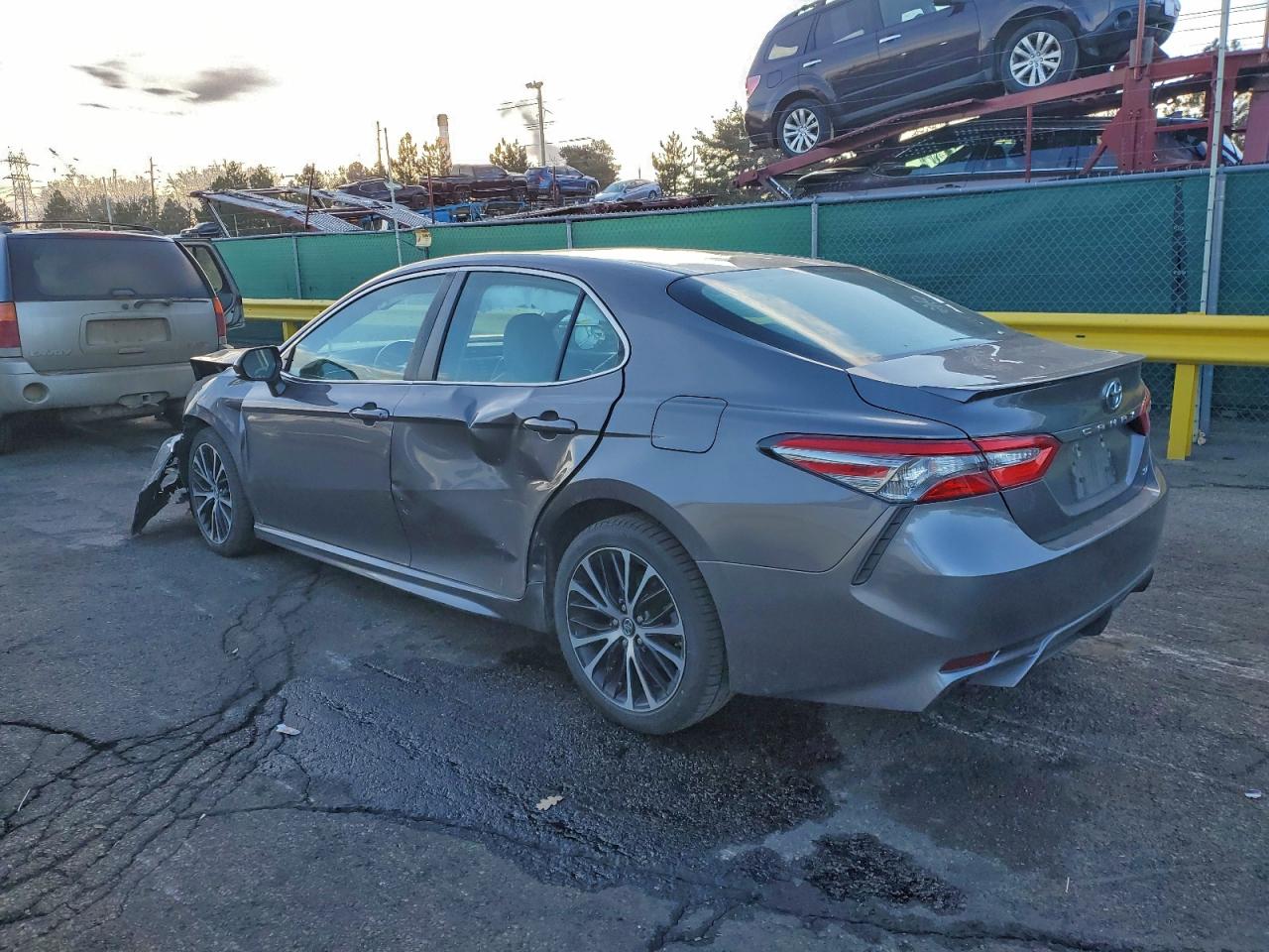 2018 TOYOTA CAMRY L photo 3