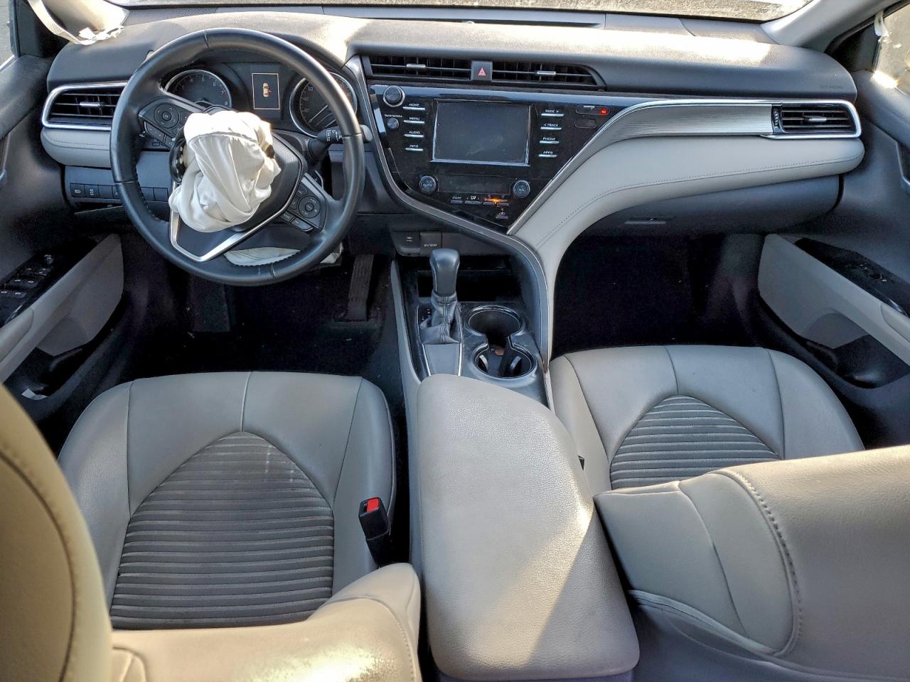 2018 TOYOTA CAMRY L photo 15