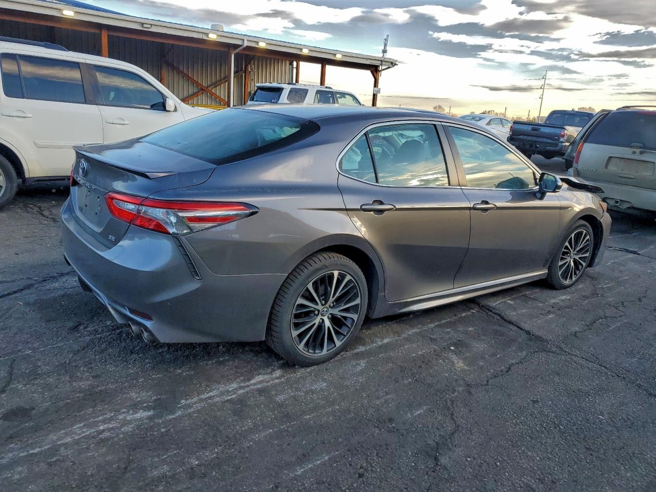 2018 TOYOTA CAMRY L photo 5