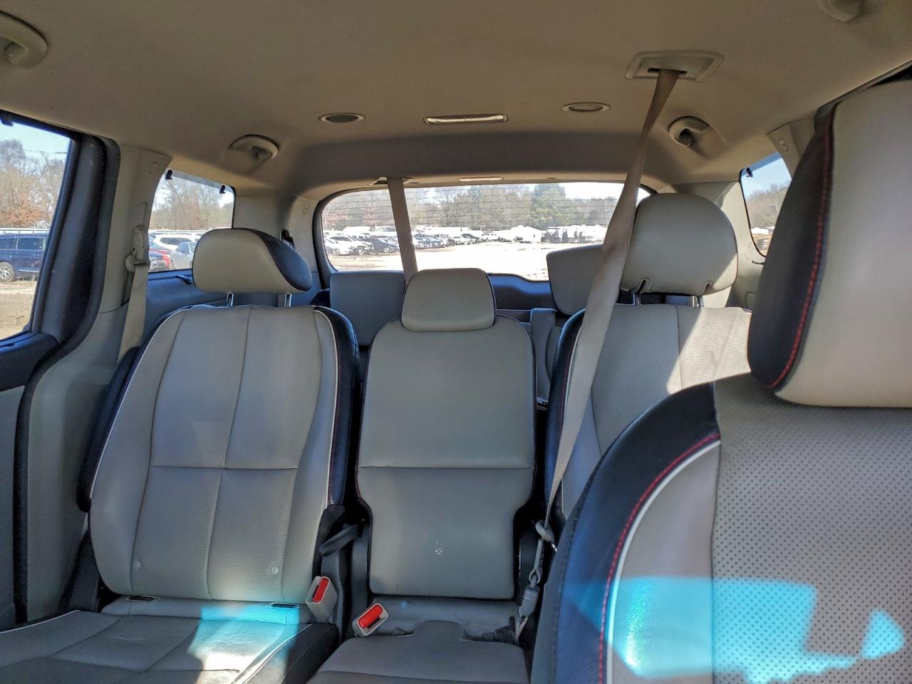 2019 KIA SEDONA LX photo 28