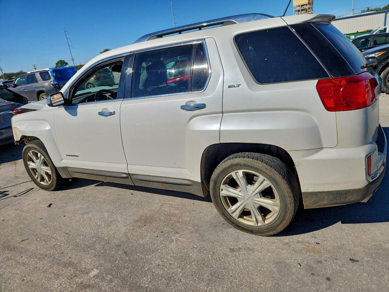 2017 GMC TERRAIN SLT photo 4