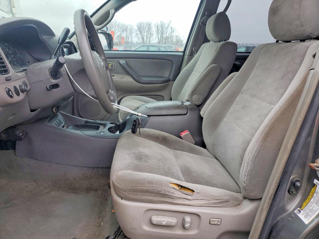 2005 TOYOTA SEQUOIA SR5 photo 7