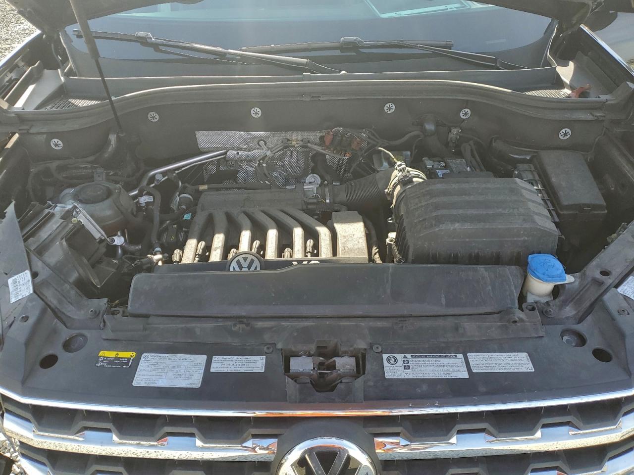 2018 VOLKSWAGEN ATLAS SEL photo 12