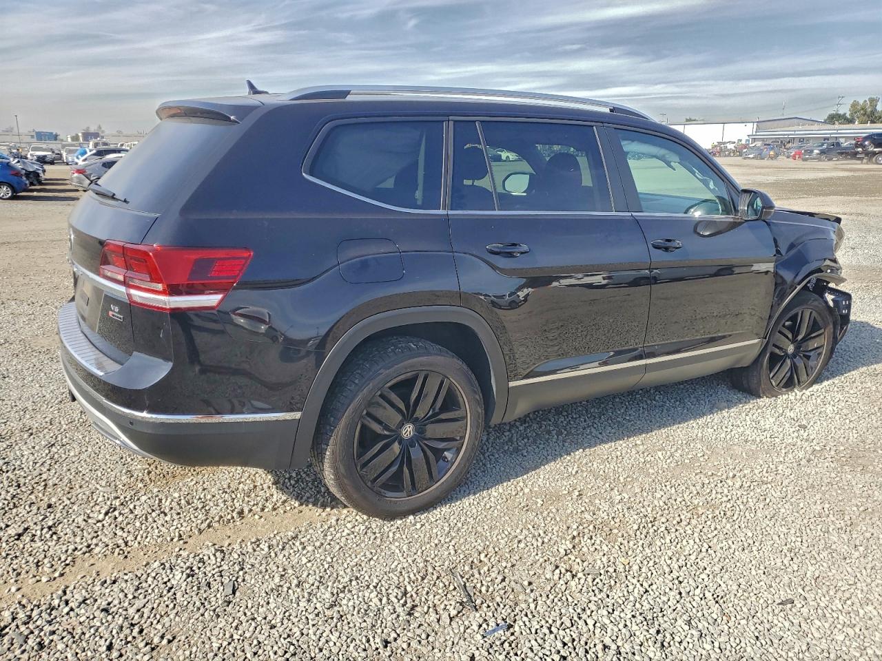 2018 VOLKSWAGEN ATLAS SEL photo 3