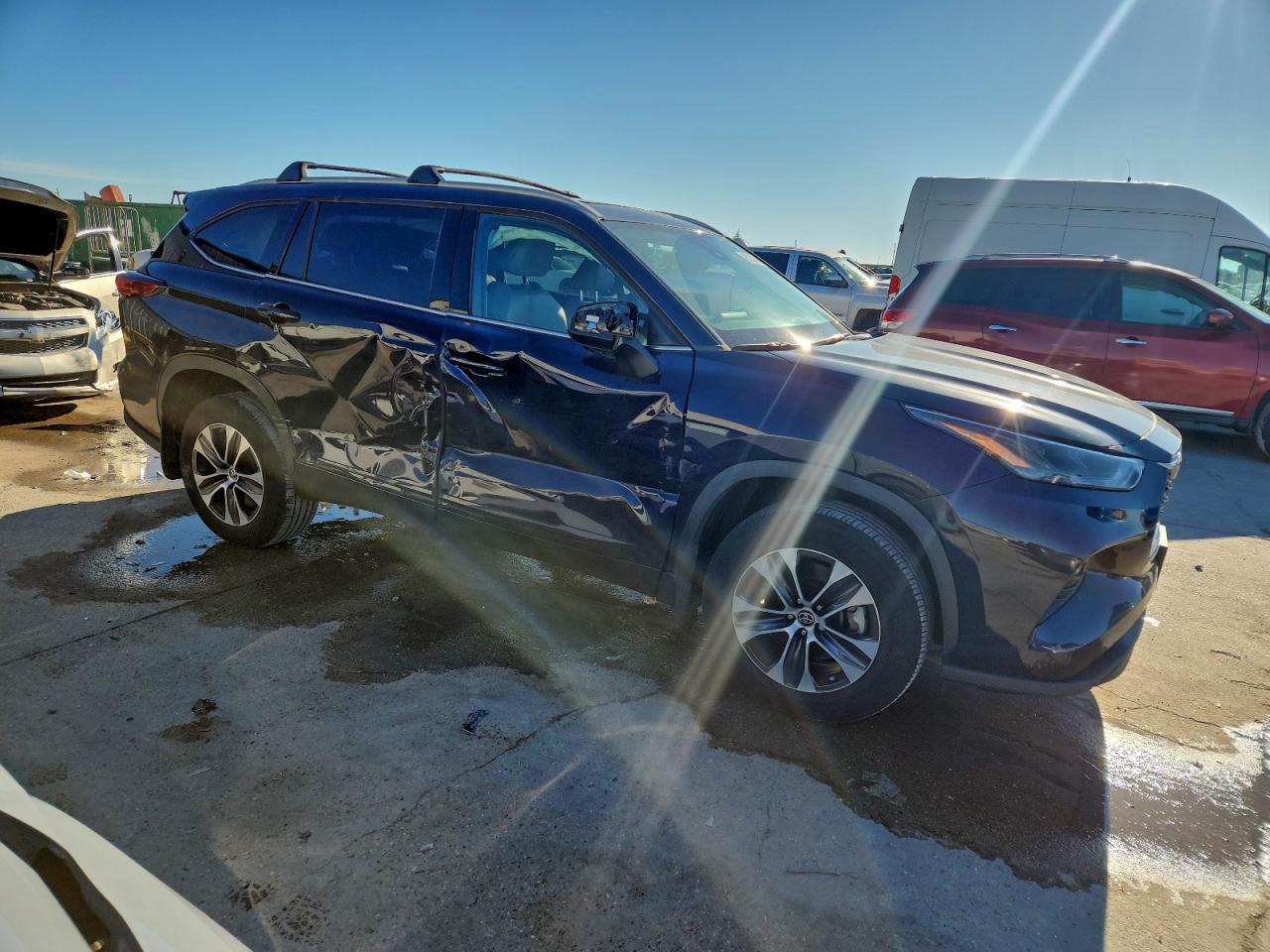 2022 TOYOTA HIGHLANDER XLE photo 4