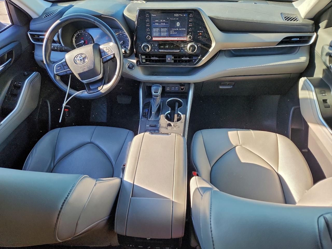 2022 TOYOTA HIGHLANDER XLE photo 8