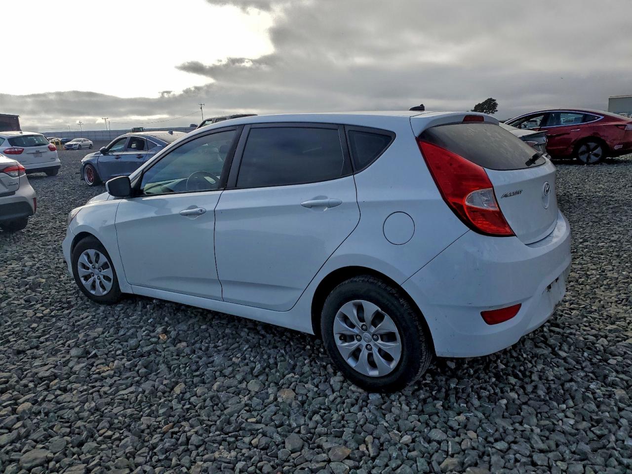 2017 HYUNDAI ACCENT SE photo 3