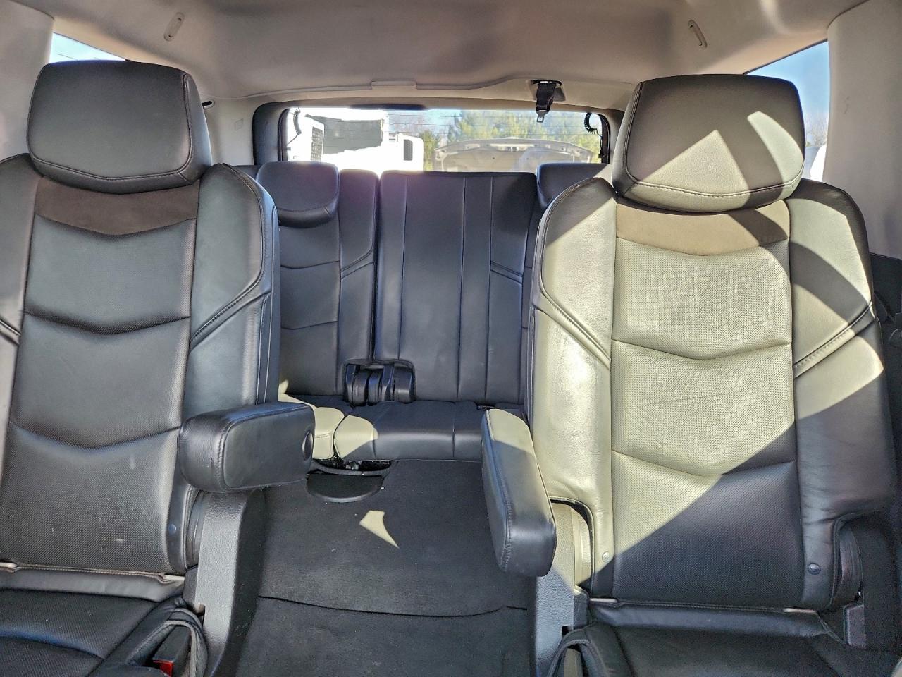 2015 CADILLAC ESCALADE LUXURY photo 19