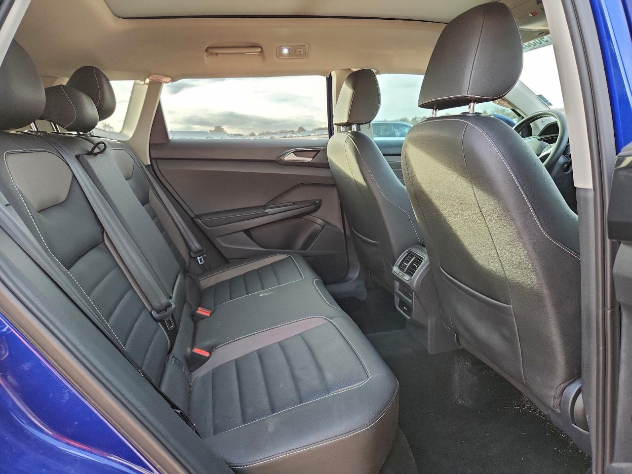 2024 VOLKSWAGEN TAOS SEL photo 11