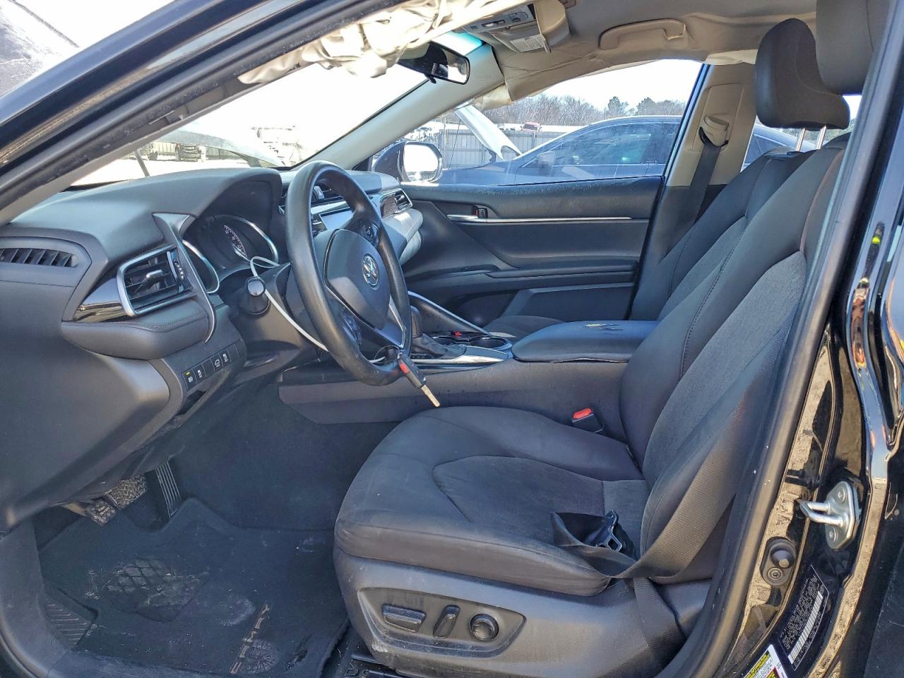 2020 TOYOTA CAMRY LE photo 13