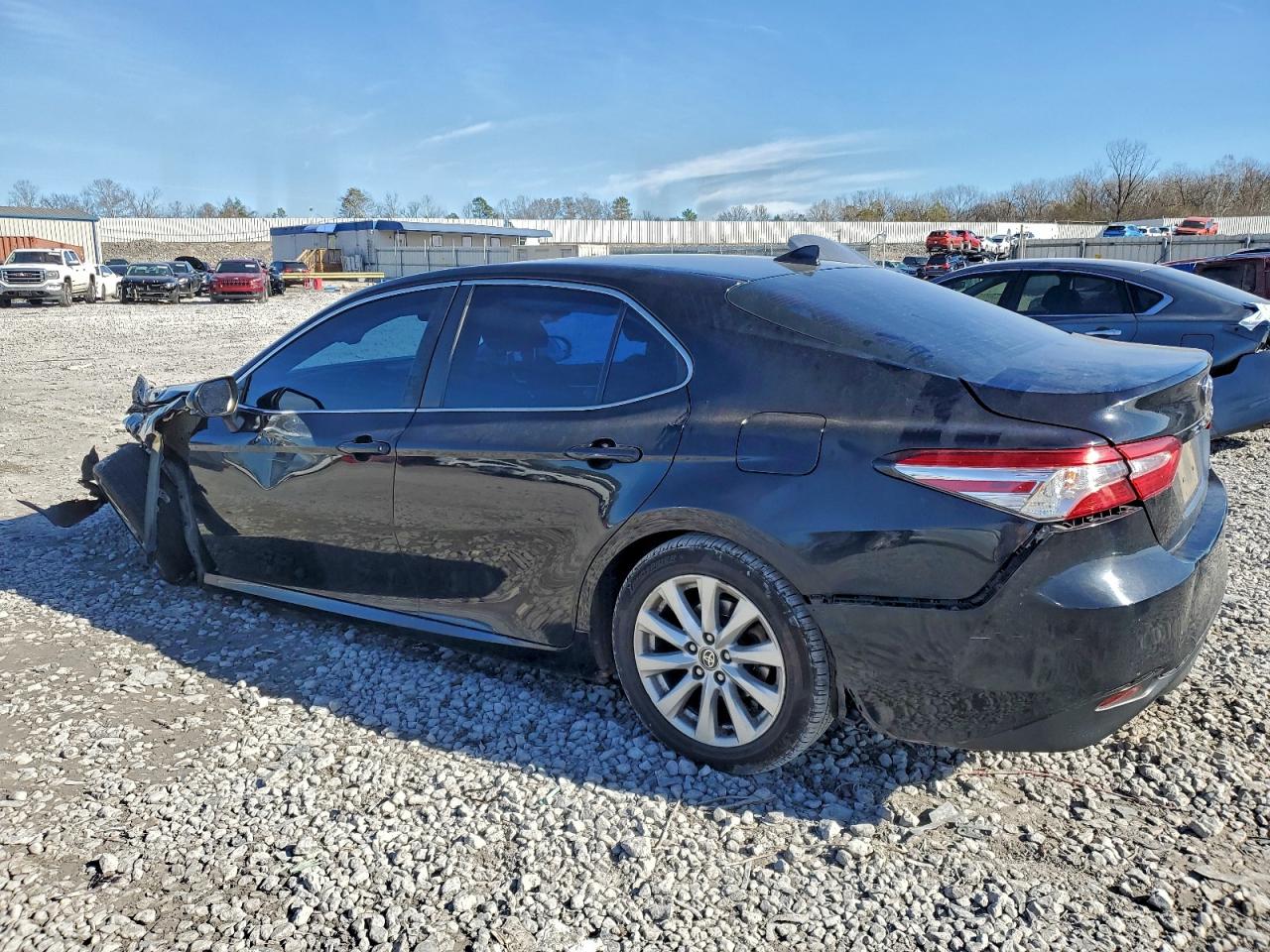 2020 TOYOTA CAMRY LE photo 3