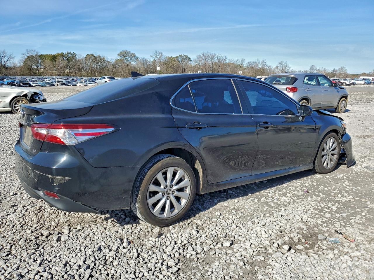 2020 TOYOTA CAMRY LE photo 5