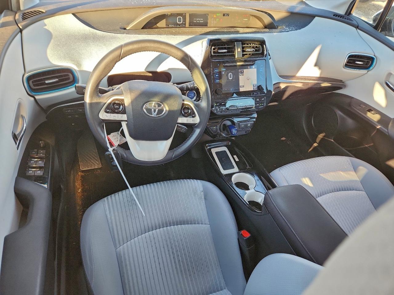 2018 TOYOTA PRIUS photo 8