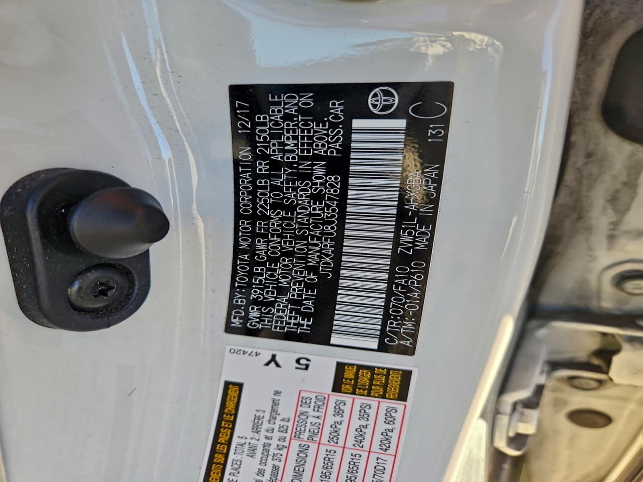 2018 TOYOTA PRIUS photo 12
