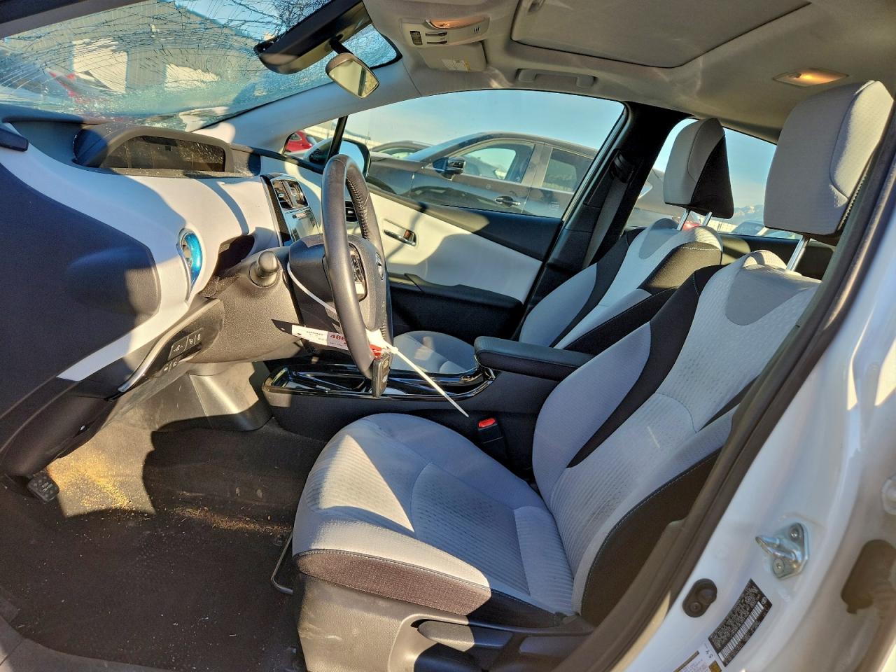 2018 TOYOTA PRIUS photo 7