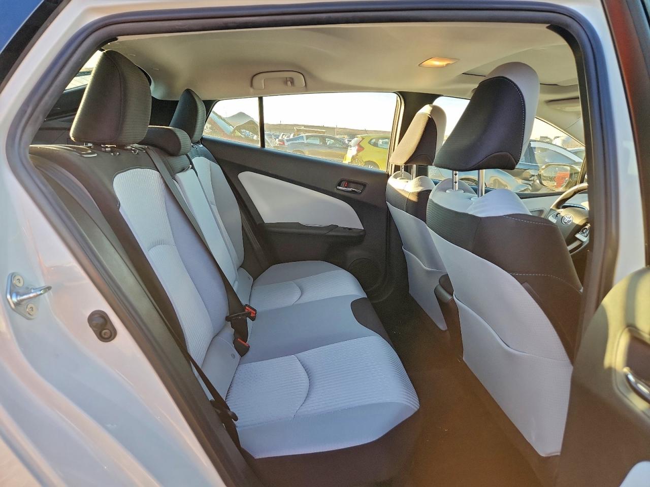 2018 TOYOTA PRIUS photo 10