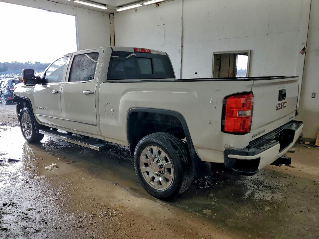 2015 GMC SIERRA K2500 DENALI photo 2