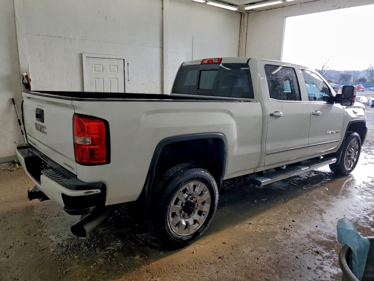 2015 GMC SIERRA K2500 DENALI photo 3