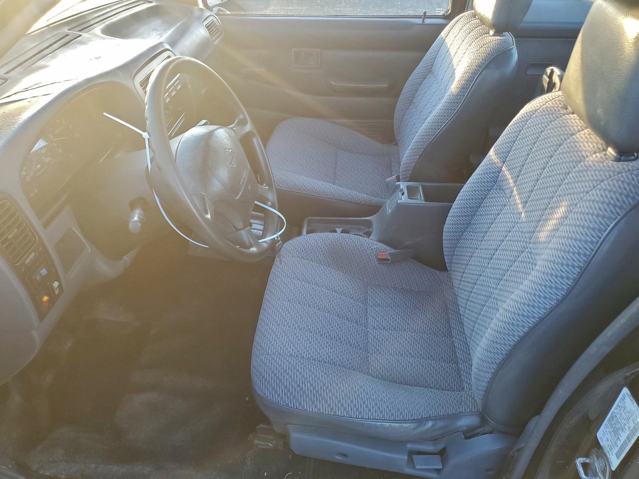 1996 NISSAN TRUCK KING CAB SE photo 7