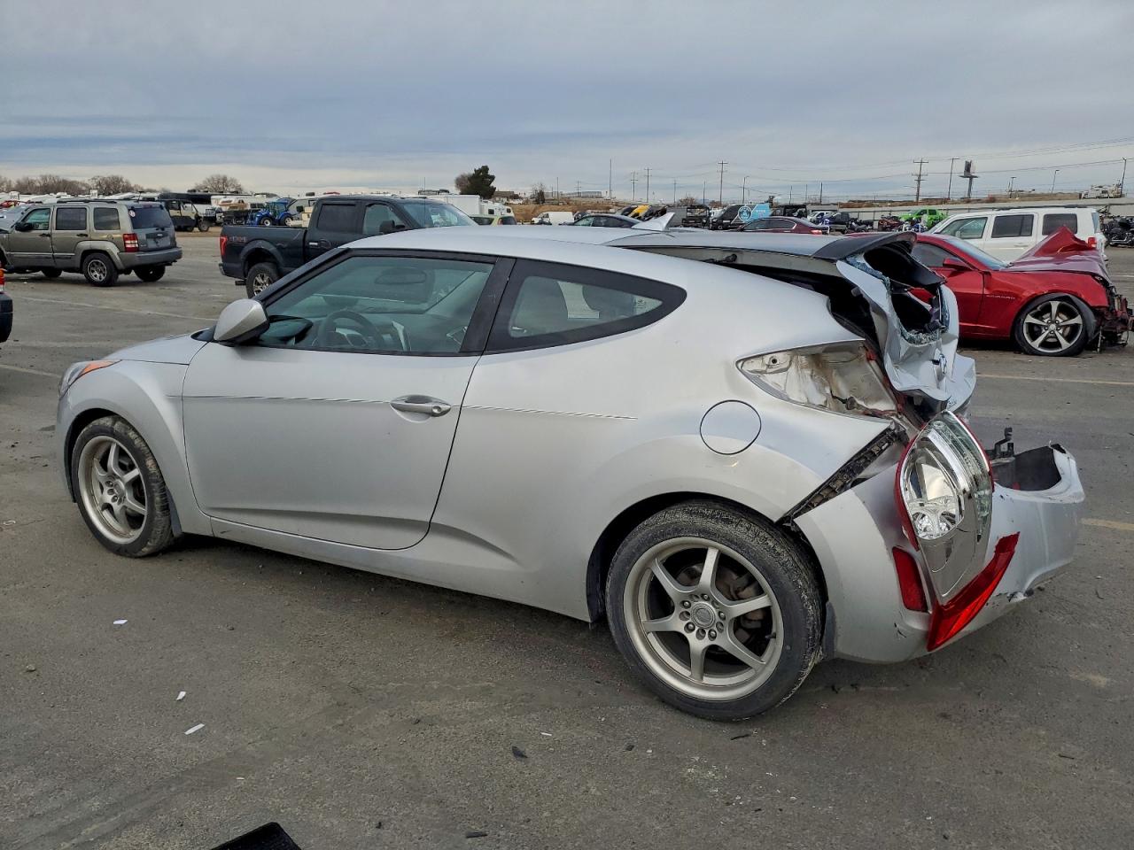 2012 HYUNDAI VELOSTER photo 2